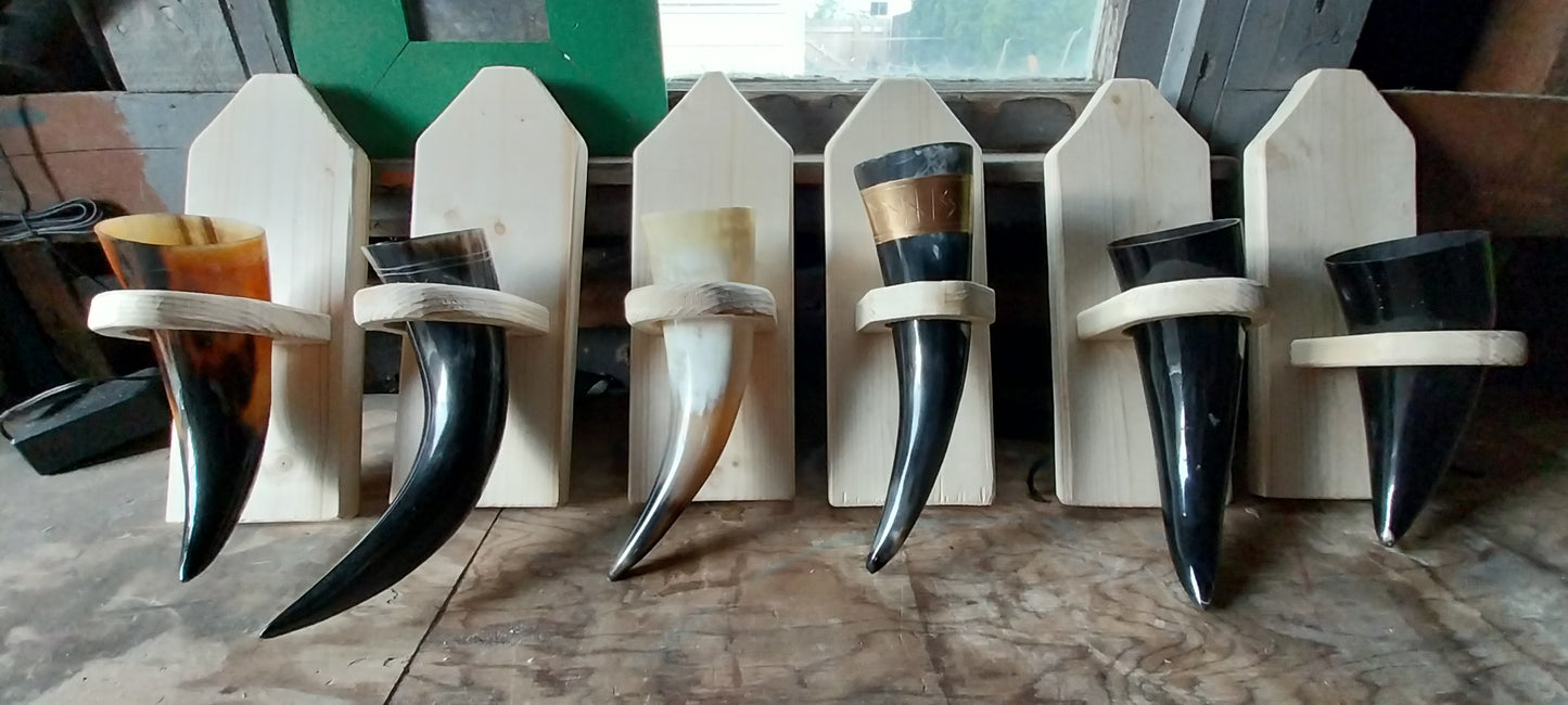 Horn holder for wall